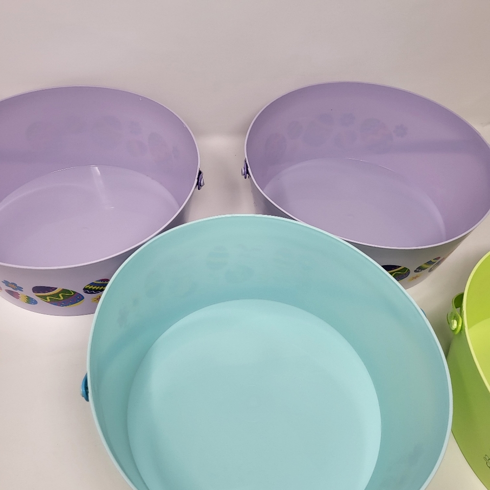 Bundle Of 4 10" round plastic Easter spring baskets Bins with Handles - Picture 2 of 9